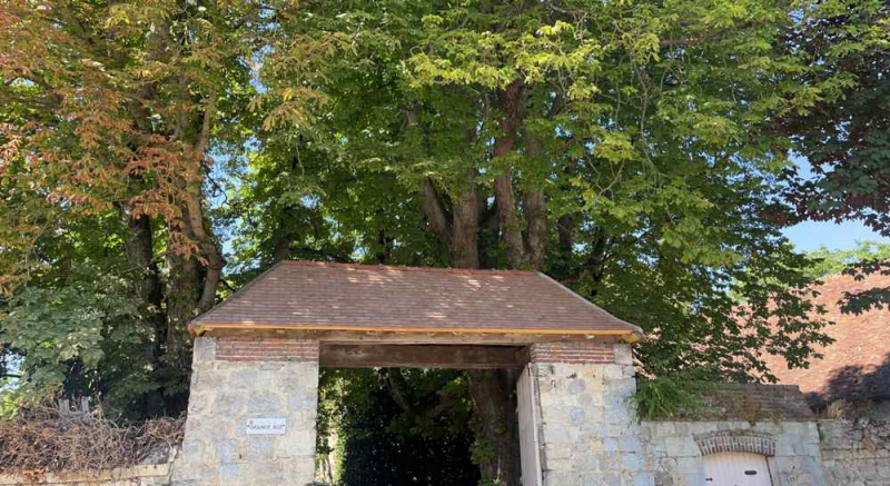 Pose de couverture, Compiègne, MS Couverture